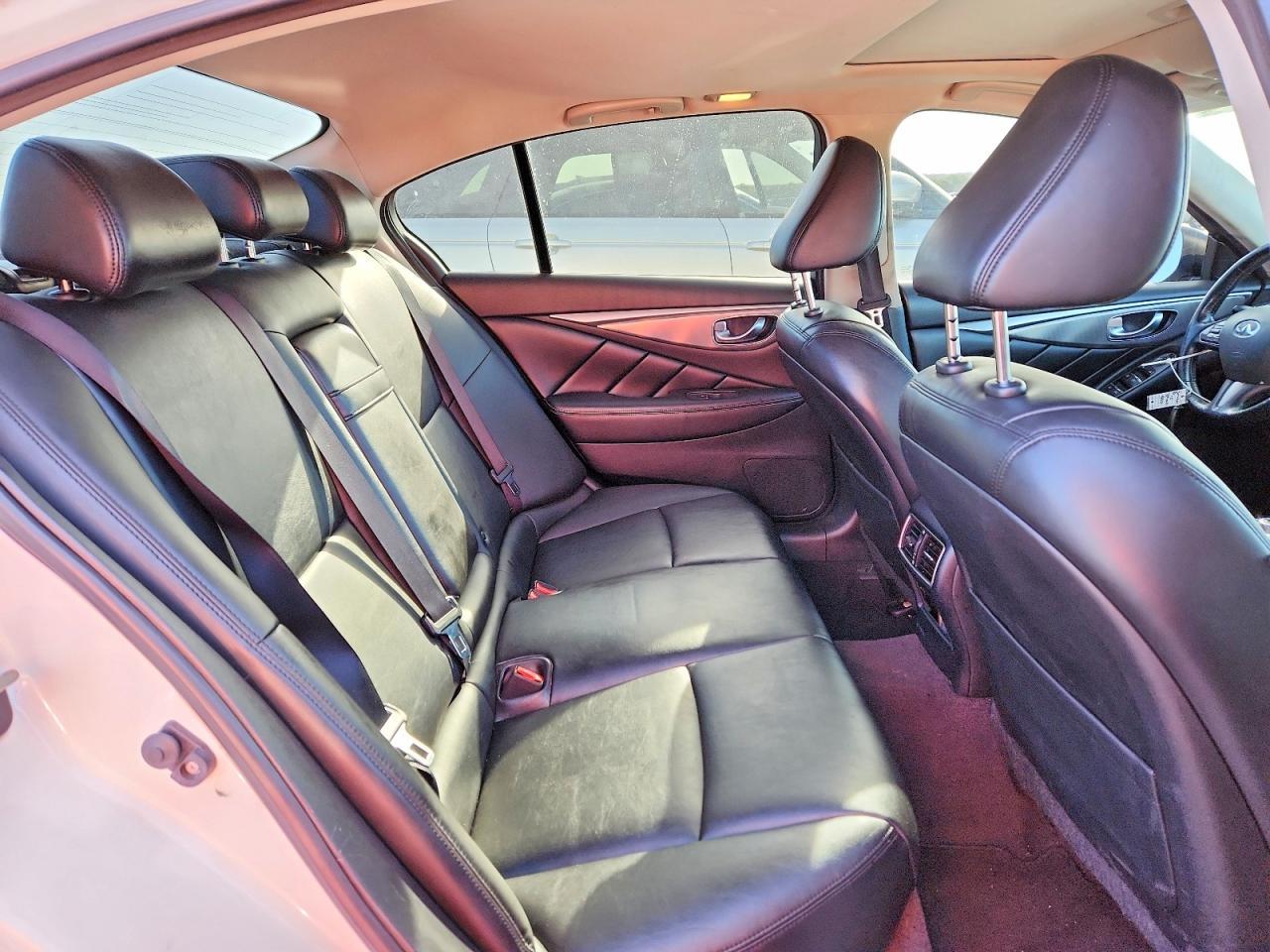 2015 INFINITI Q50