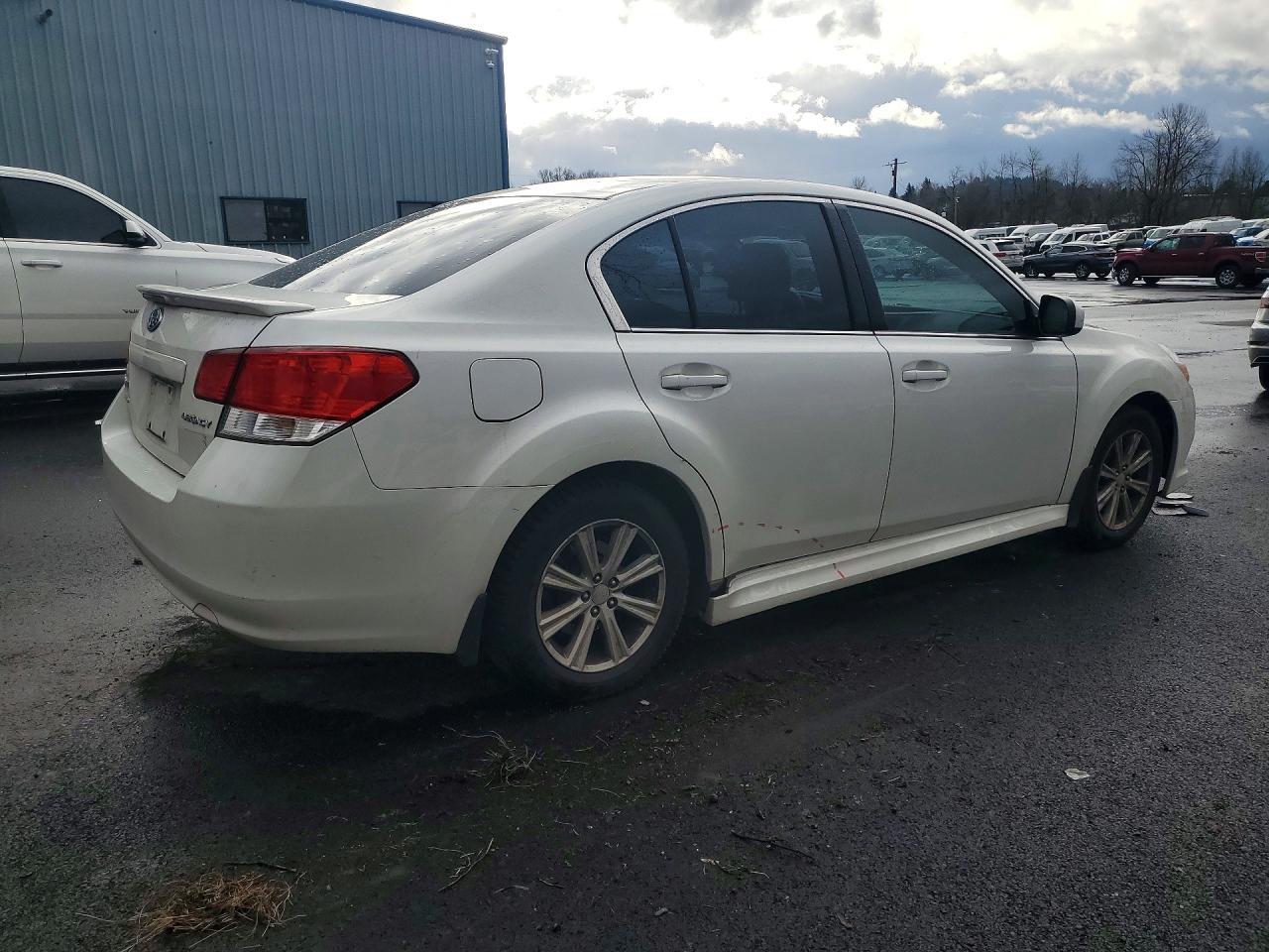 2011 SUBARU Legacy