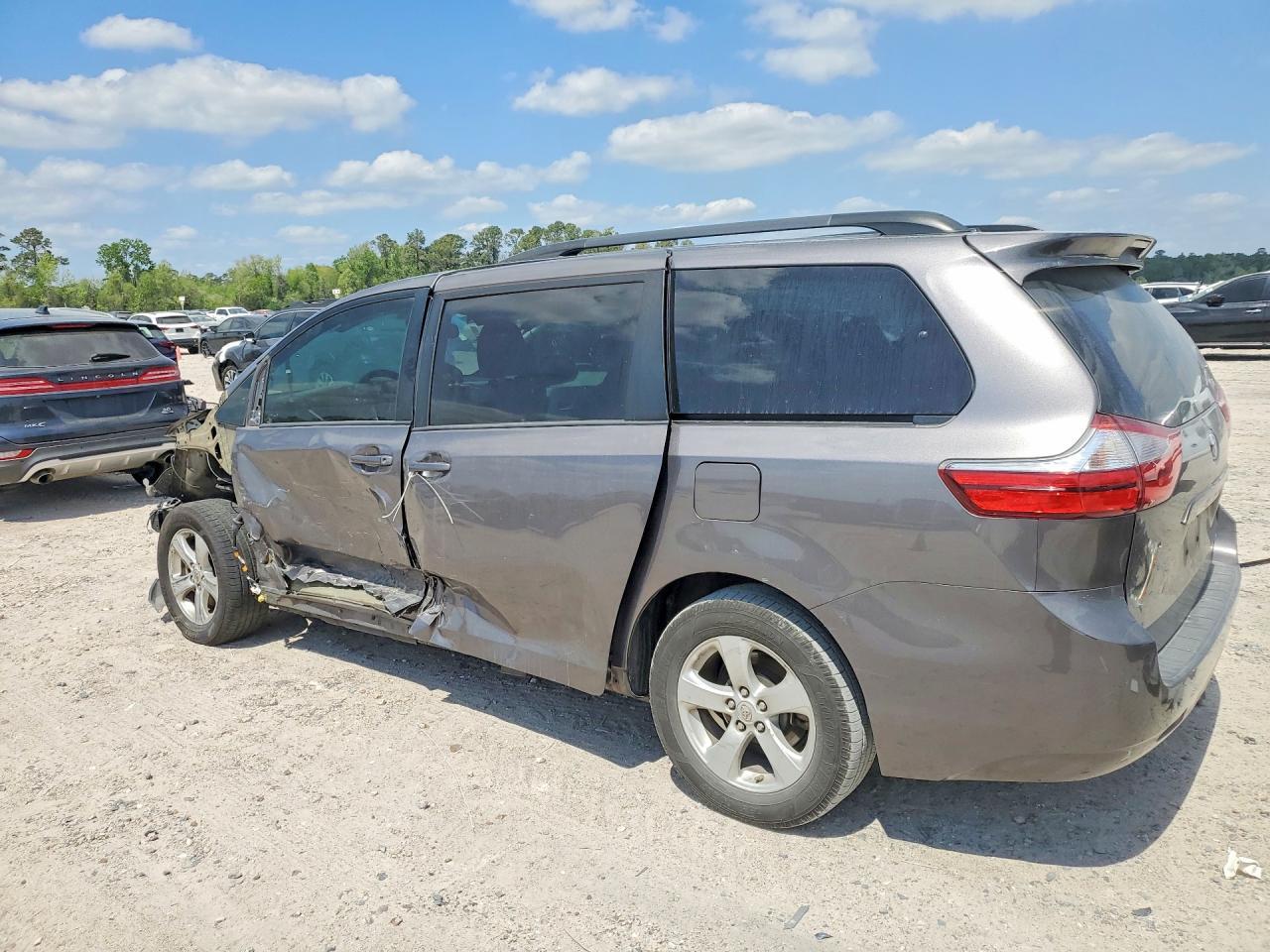 2017 TOYOTA SIENNA