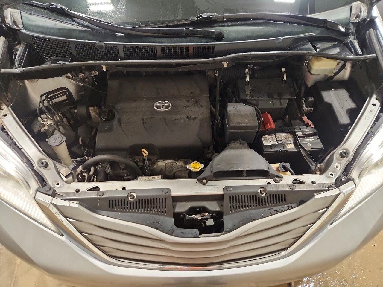 2014 TOYOTA SIENNA