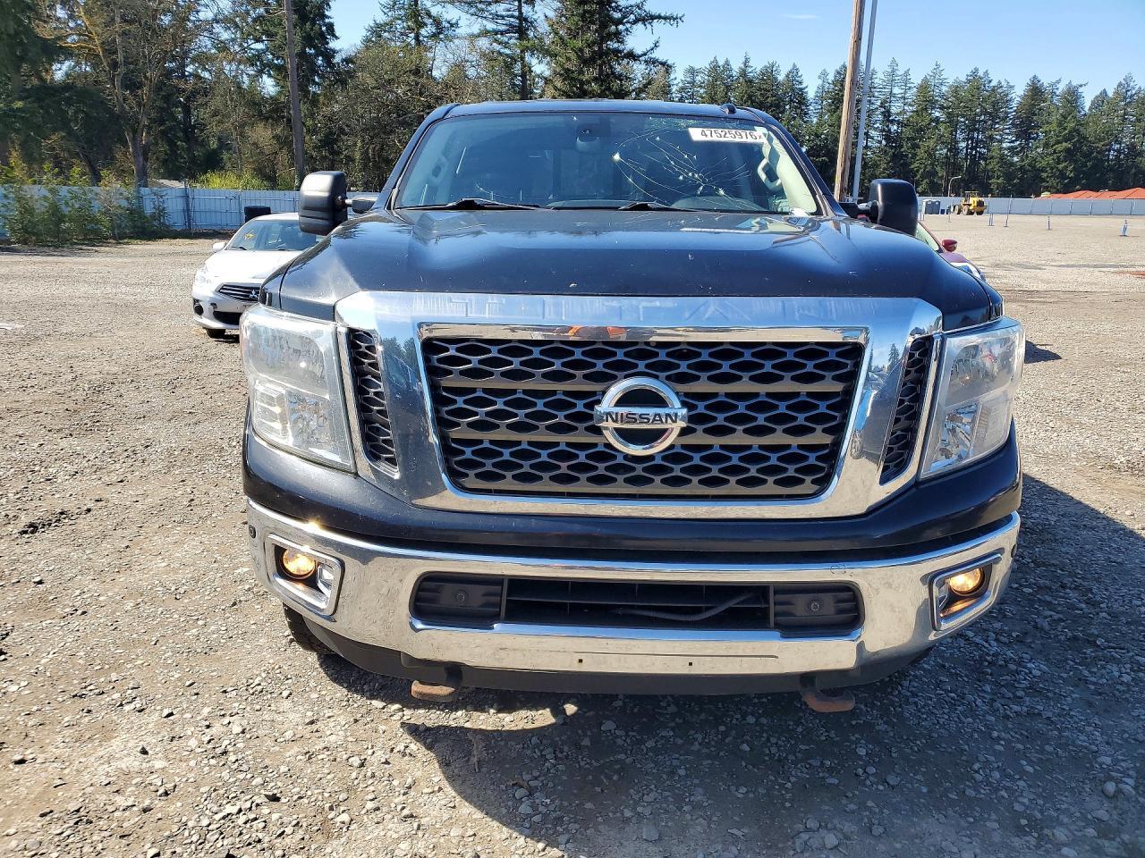 2016 NISSAN Titan