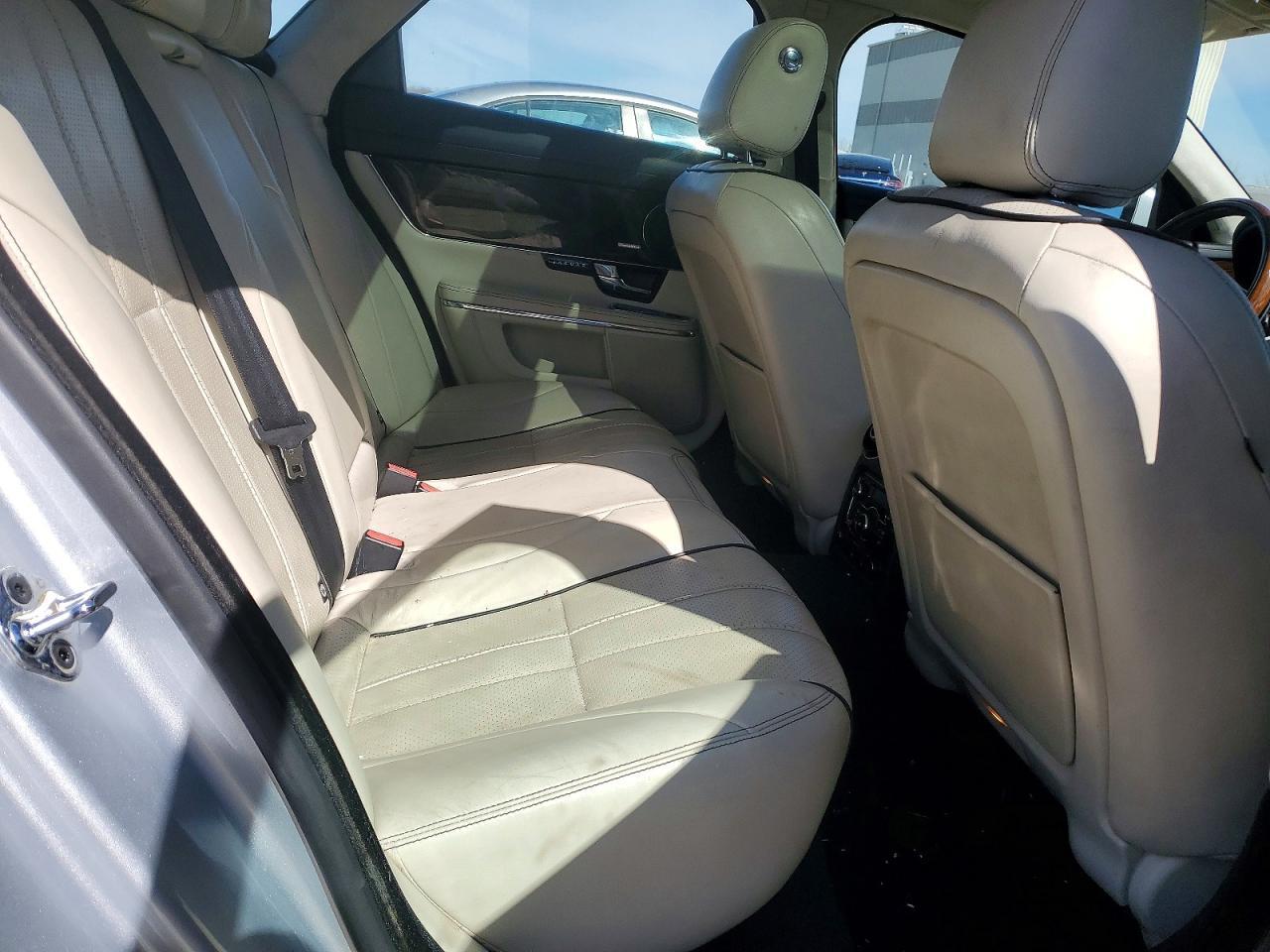 2012 JAGUAR Xj-Series