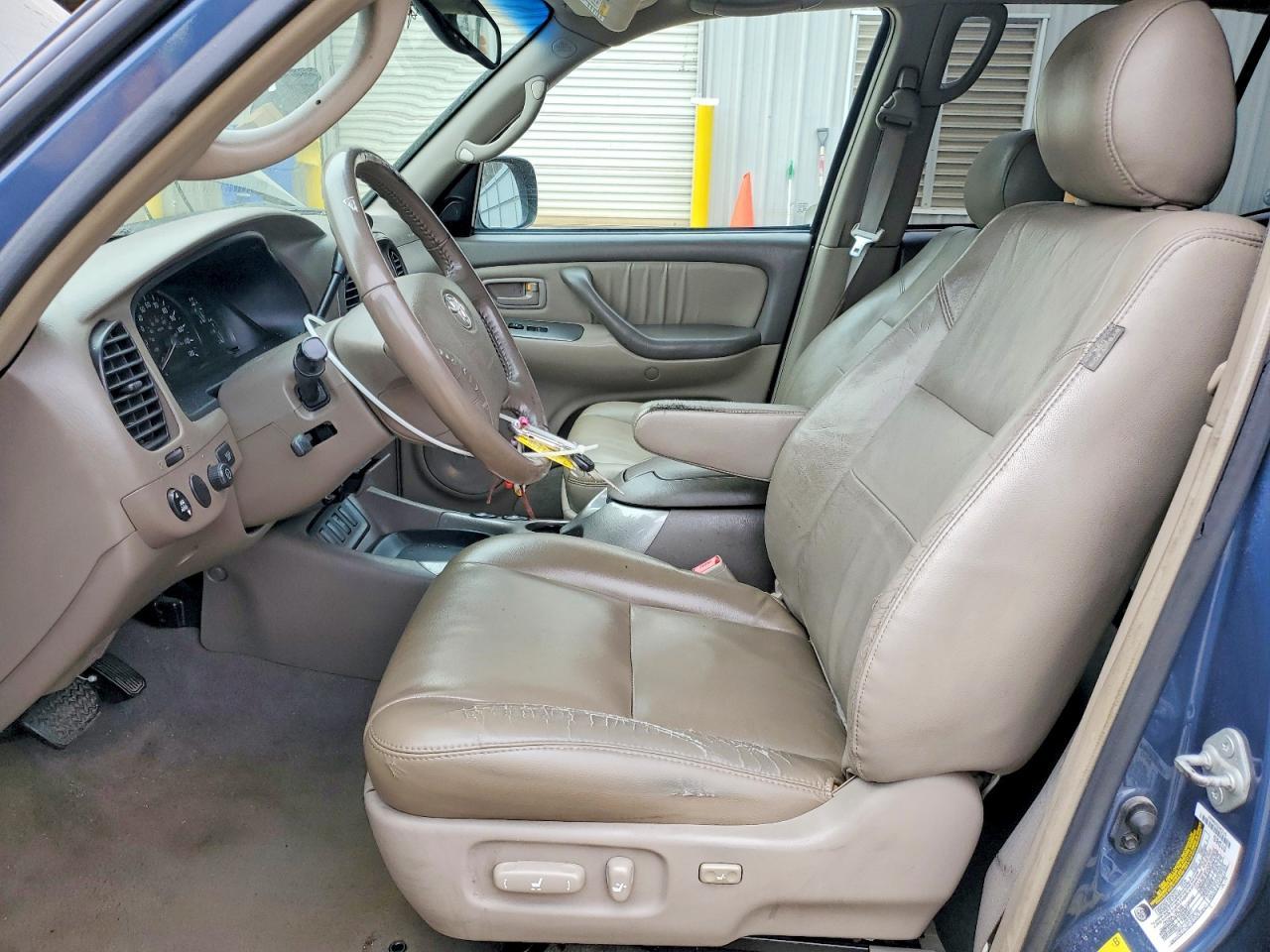 2005 TOYOTA Sequoia