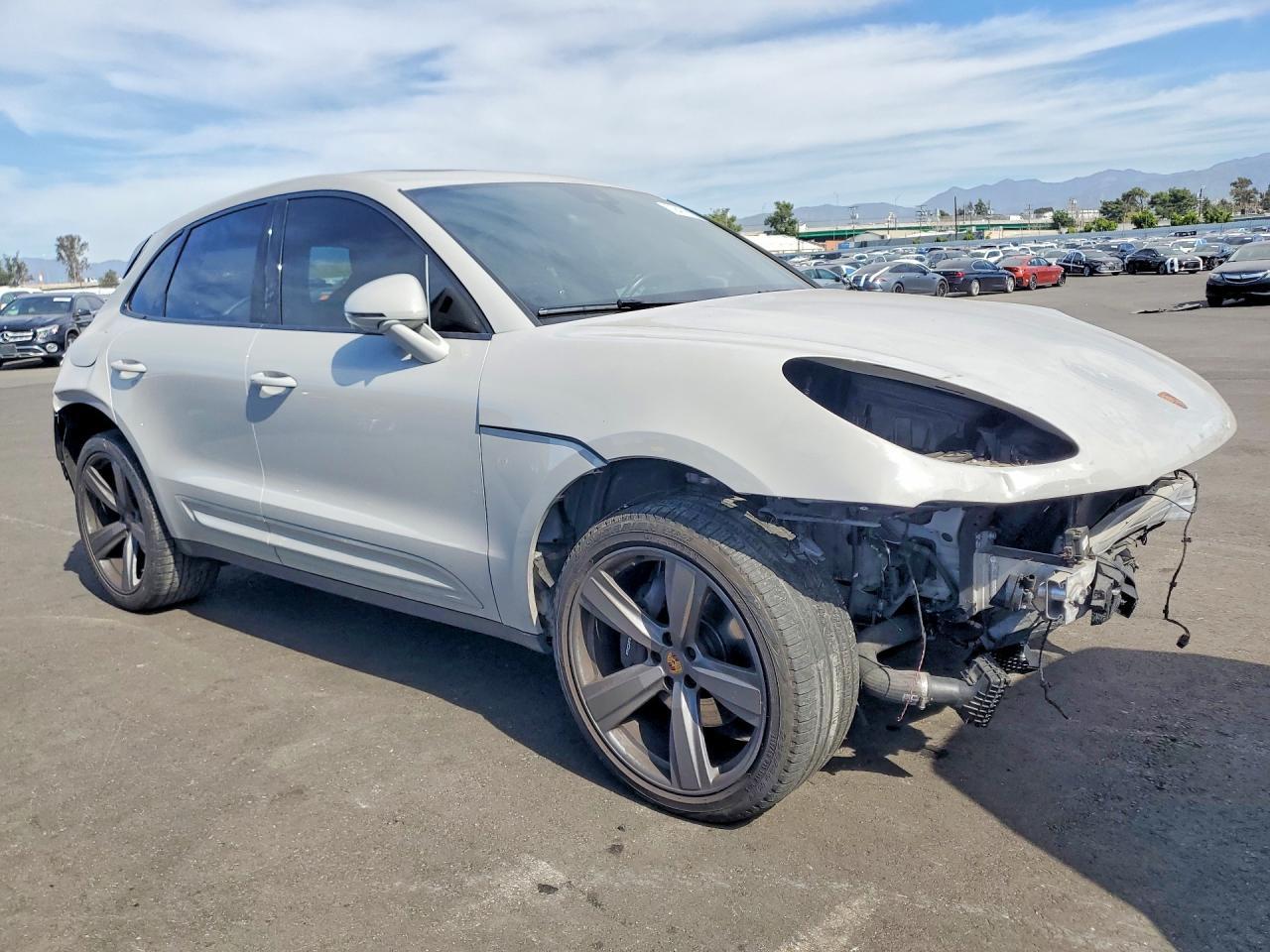 2024 PORSCHE Macan