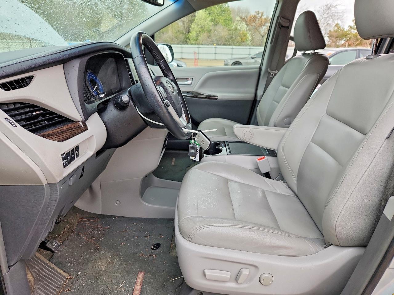 2015 TOYOTA SIENNA