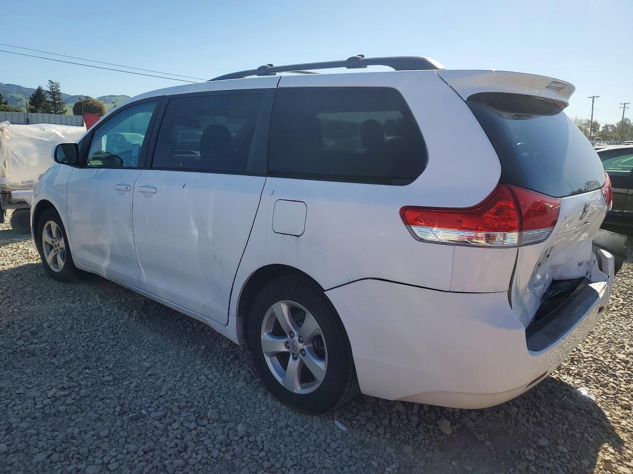 2011 TOYOTA SIENNA