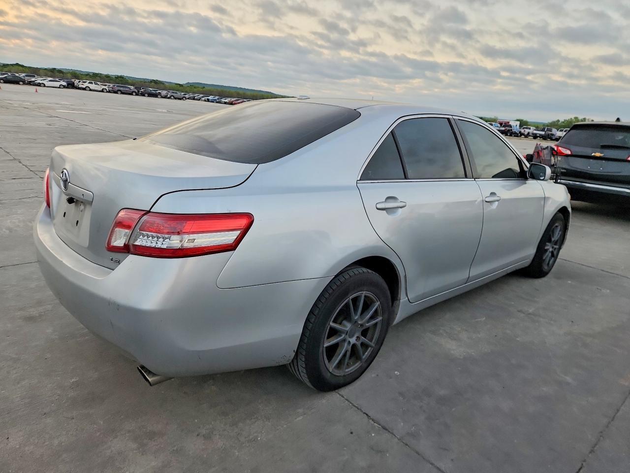 2011 TOYOTA CAMRY