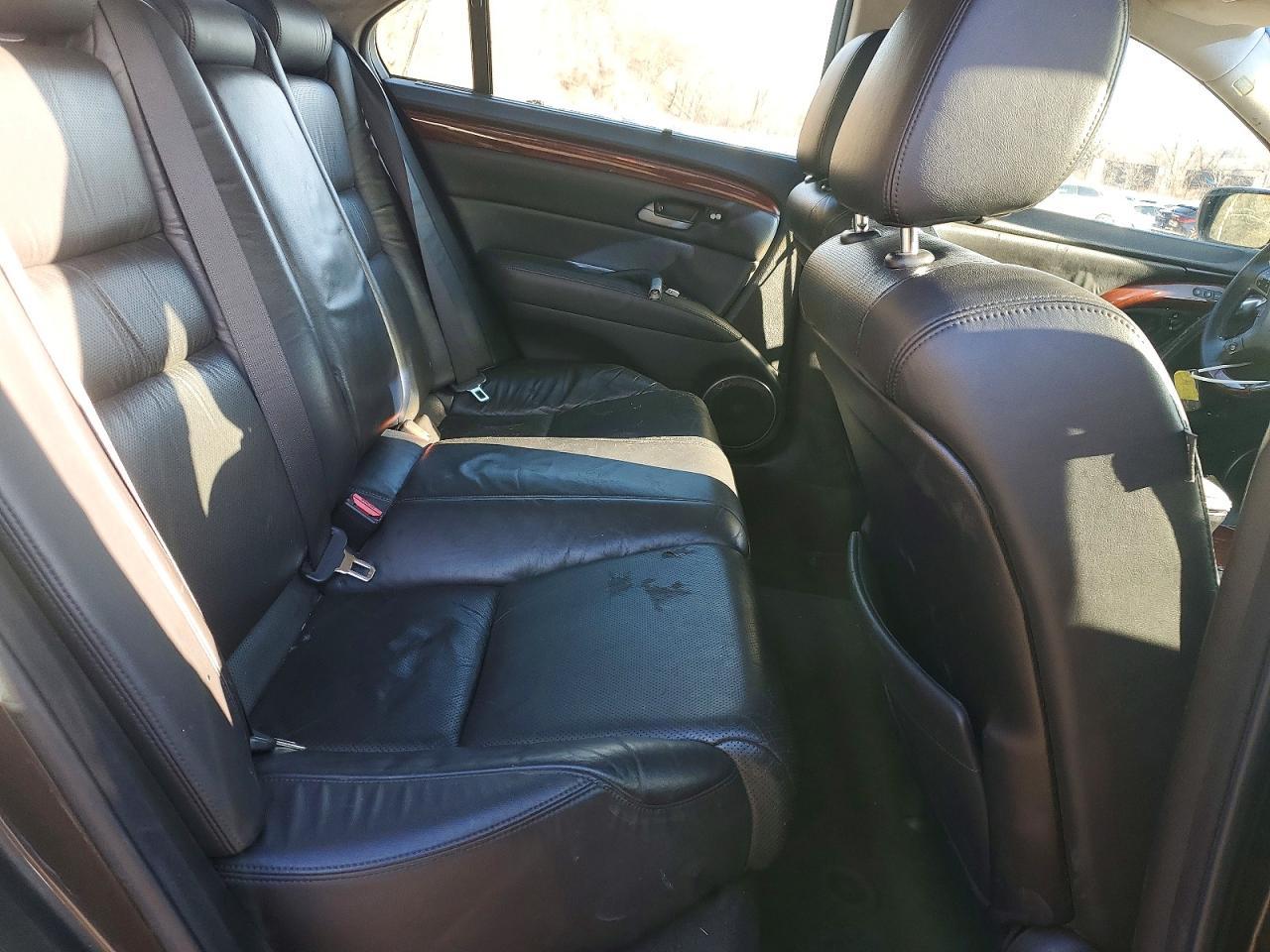 2010 ACURA RL