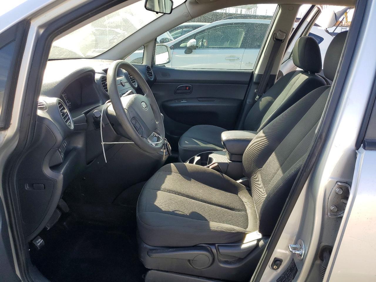 2010 KIA RONDO