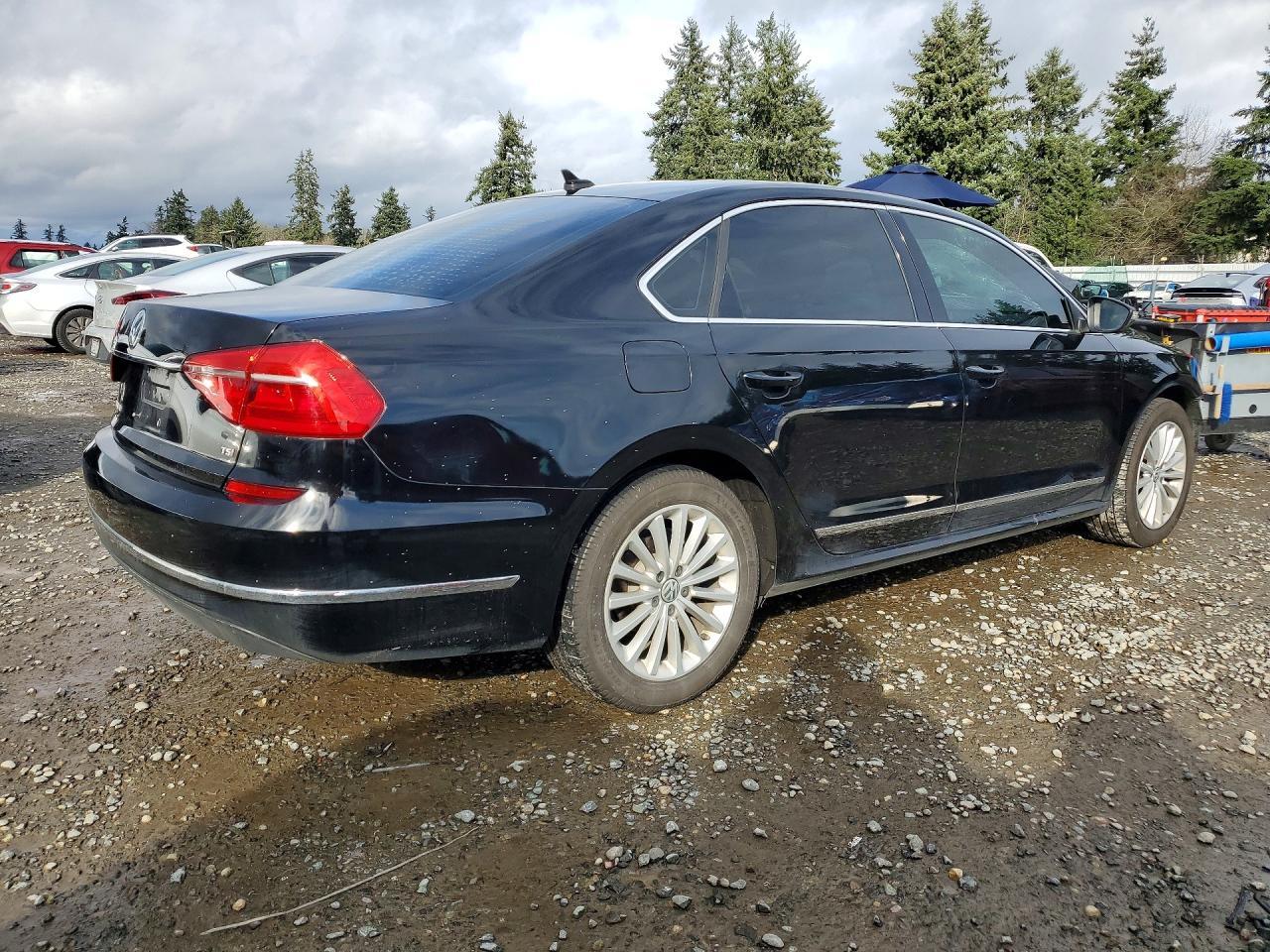 2016 VOLKSWAGEN Passat