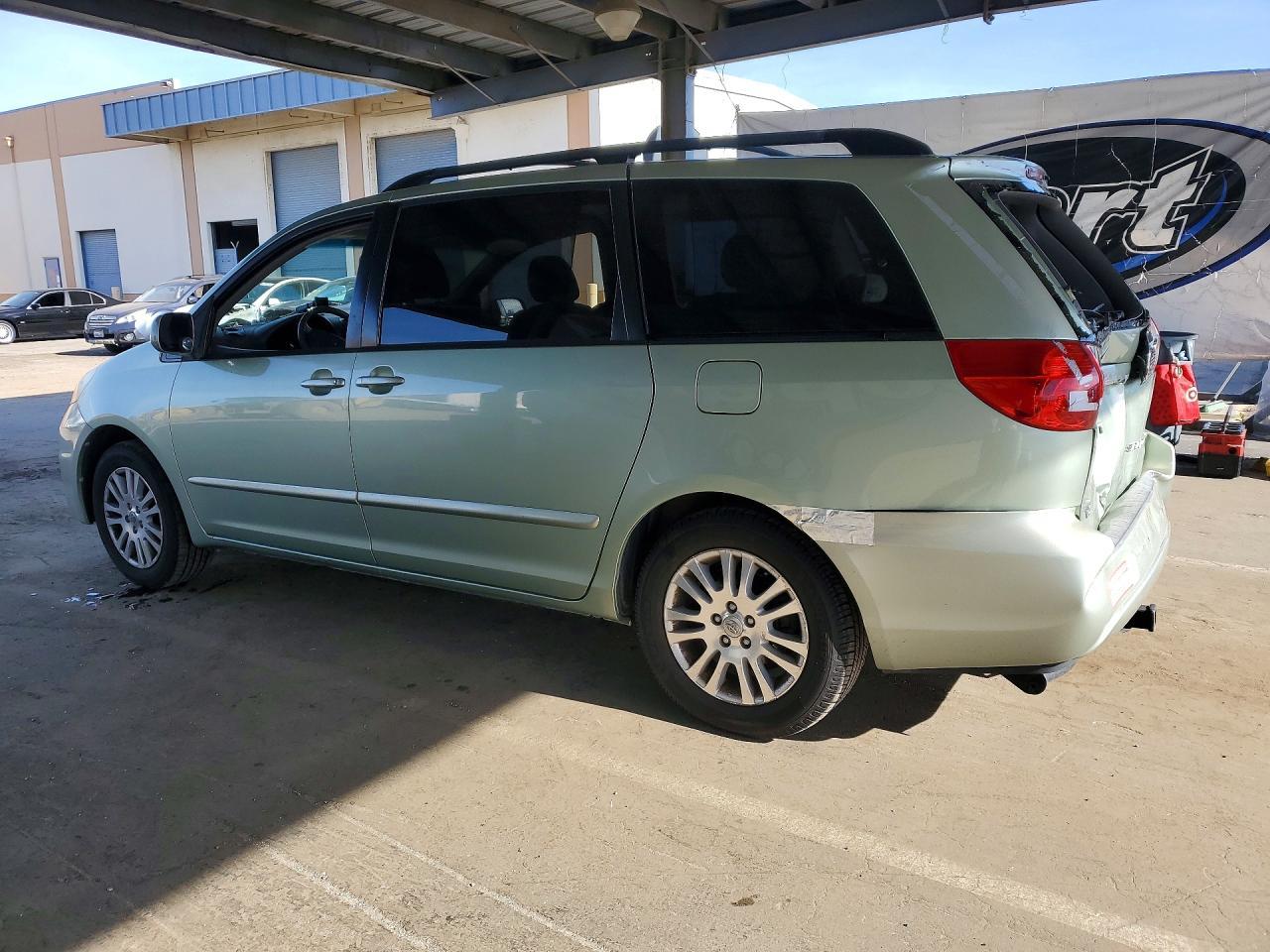 2009 TOYOTA SIENNA