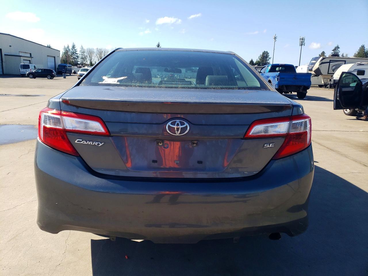 2014 TOYOTA CAMRY