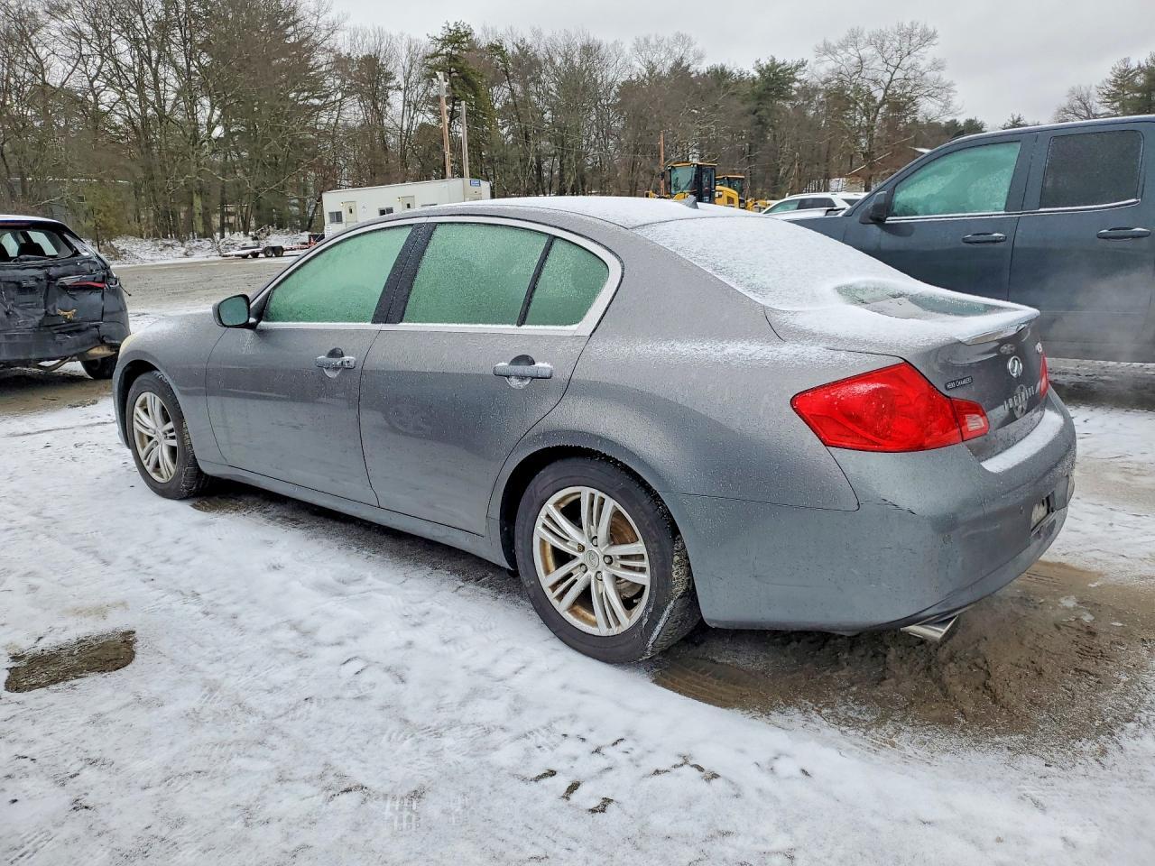 2013 INFINITI G37