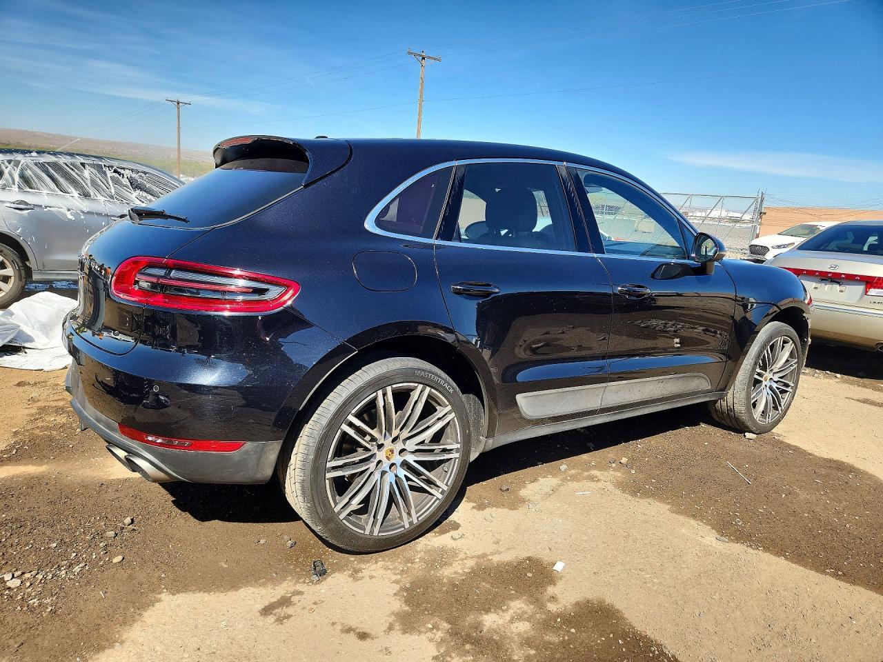 2015 PORSCHE Macan