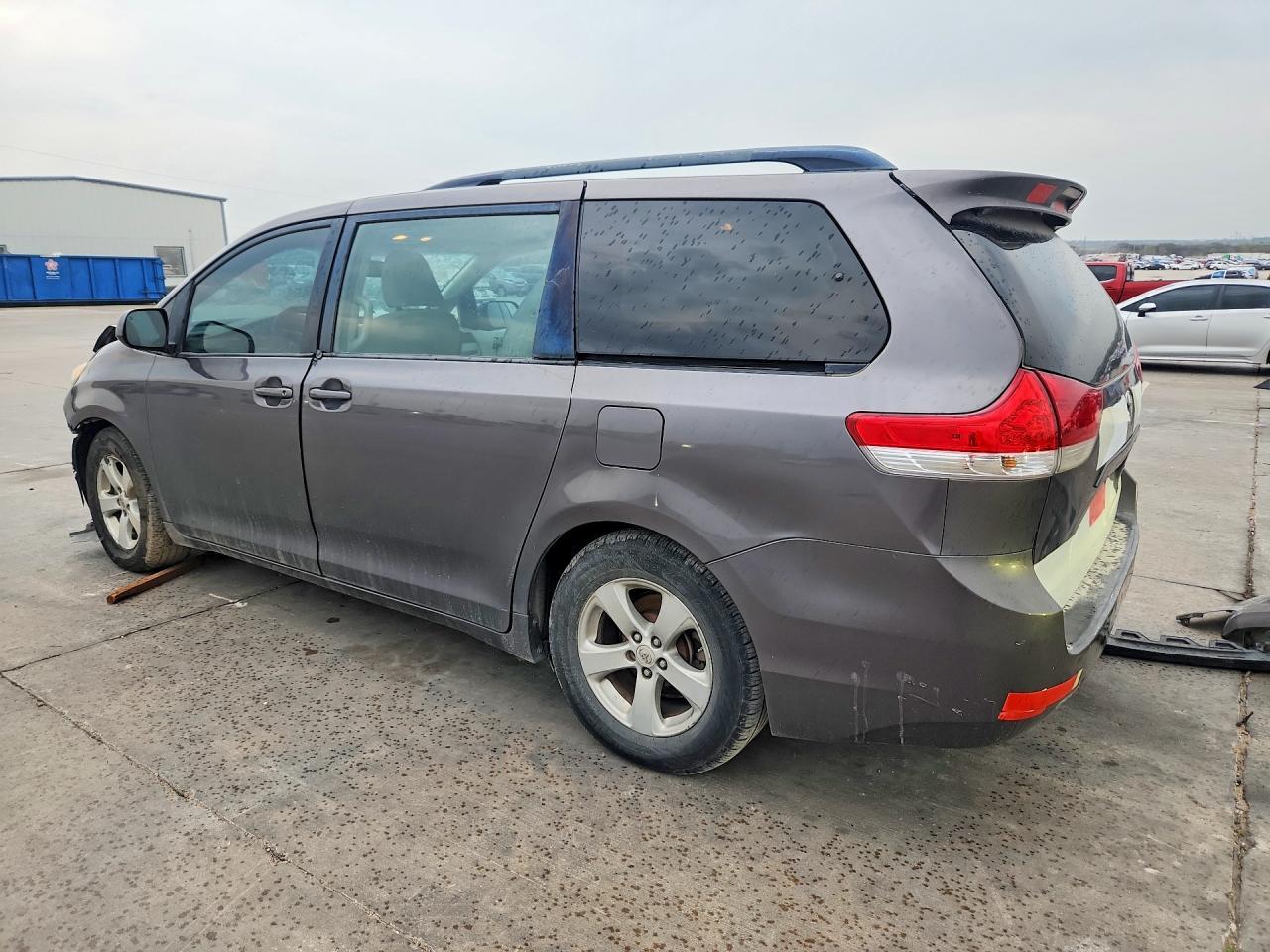 2012 TOYOTA SIENNA