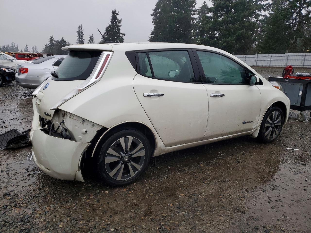 2015 NISSAN LEAF