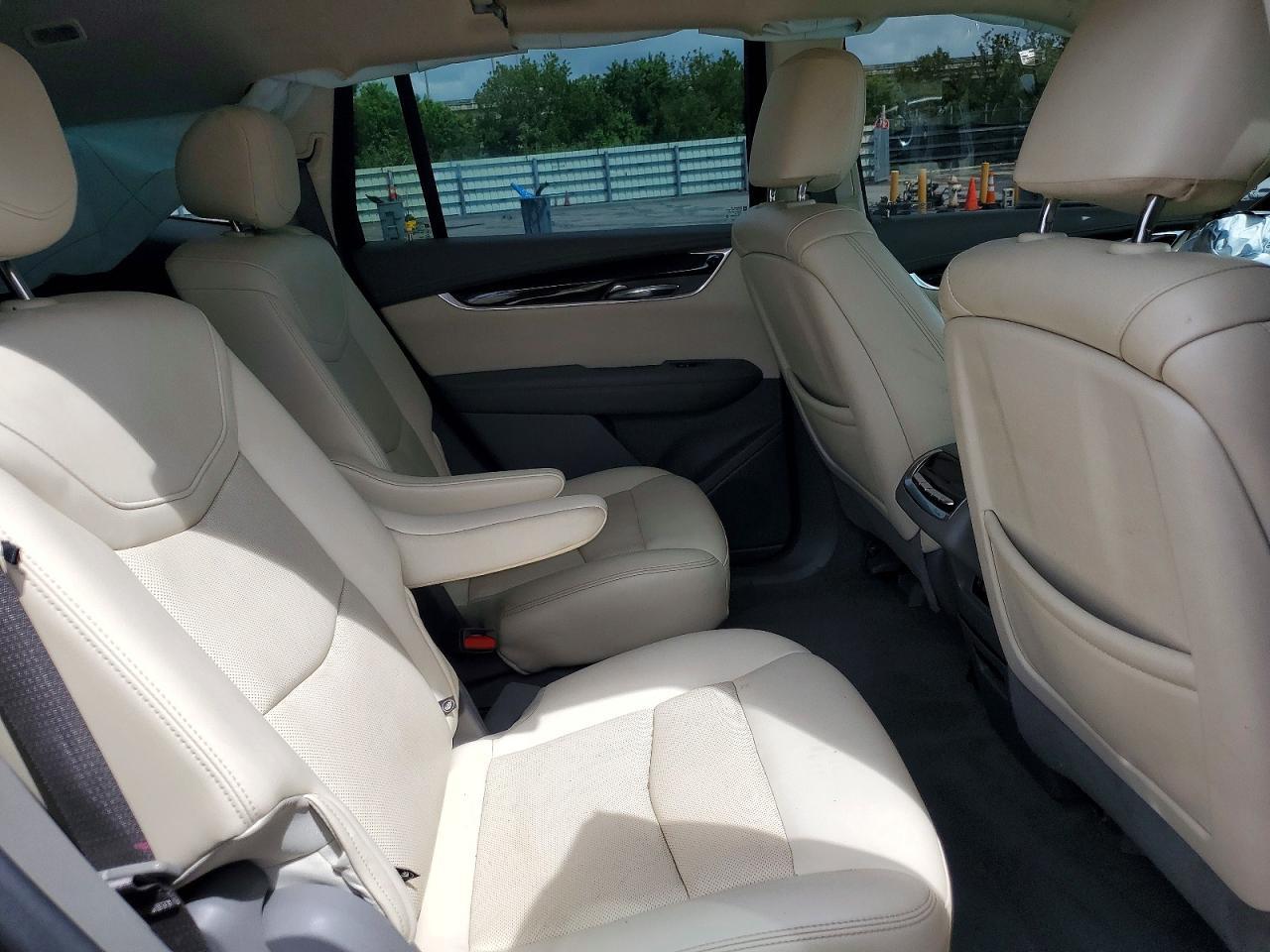2021 CADILLAC XT6