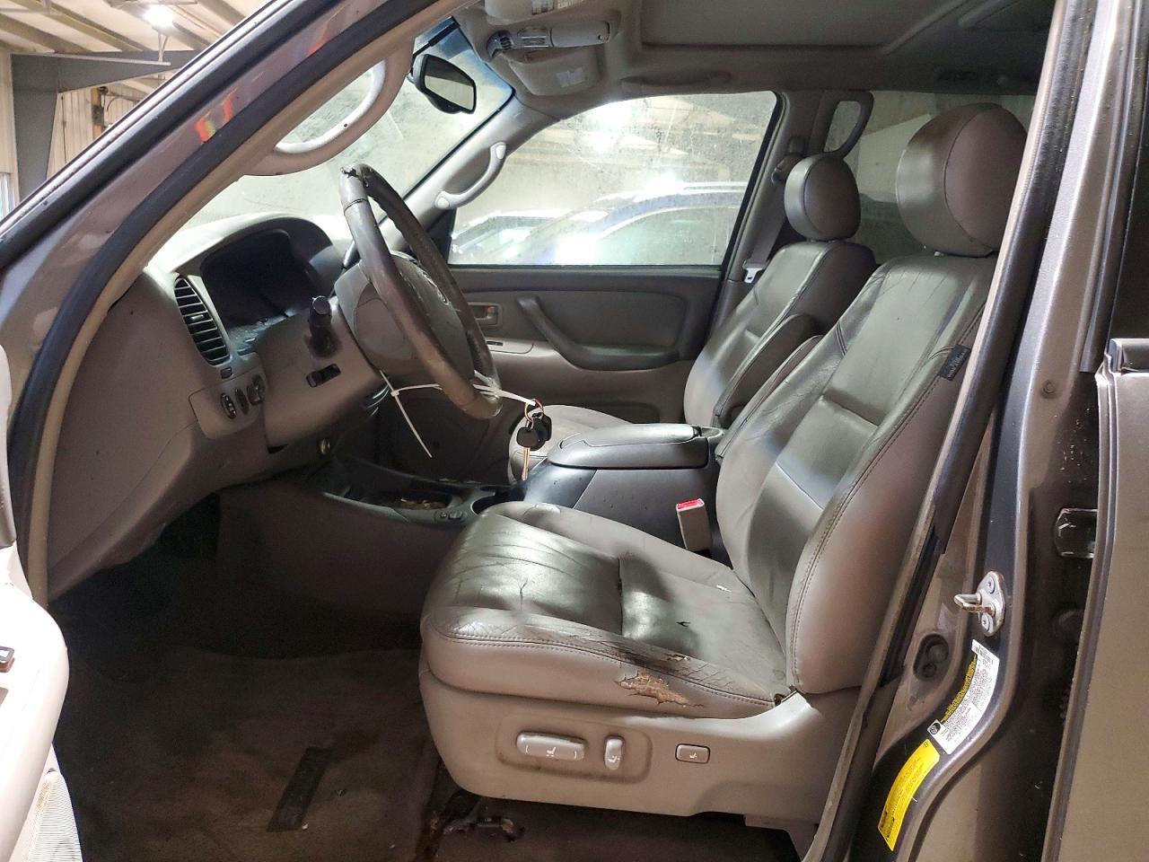 2005 TOYOTA Sequoia