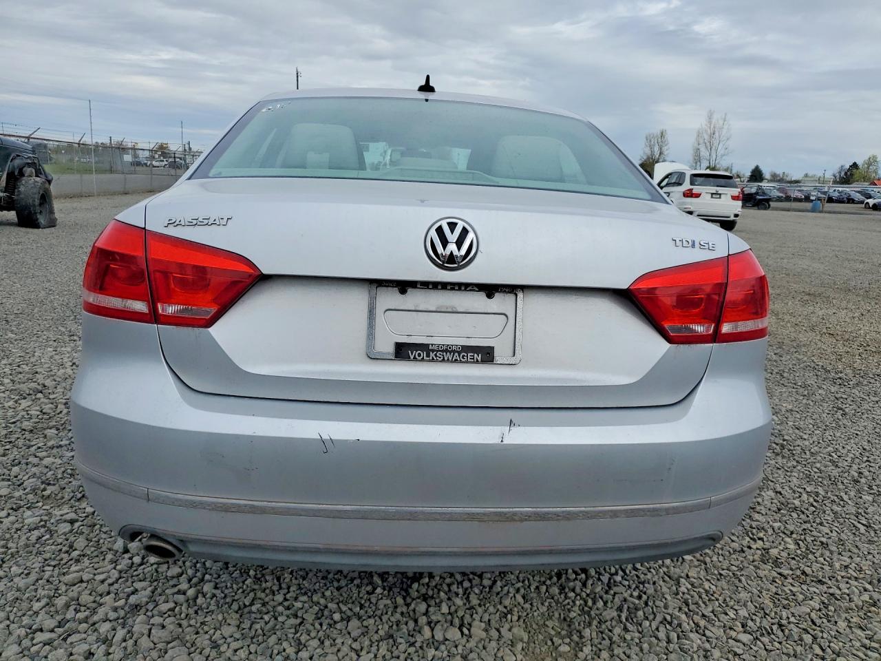 2013 VOLKSWAGEN Passat