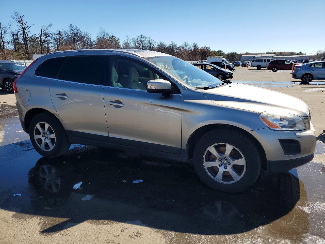 2011 VOLVO XC60