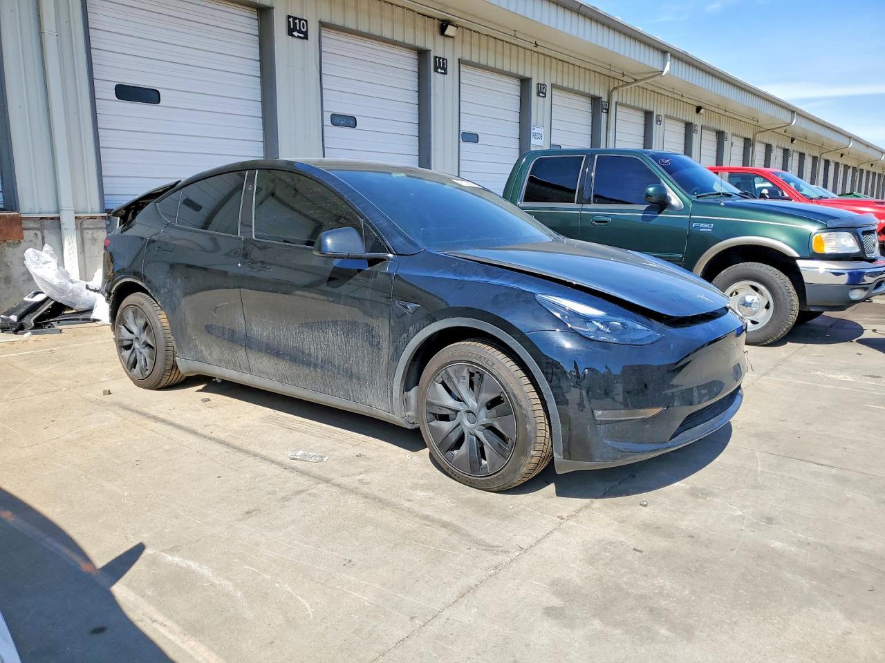 2025 TESLA MODEL Y