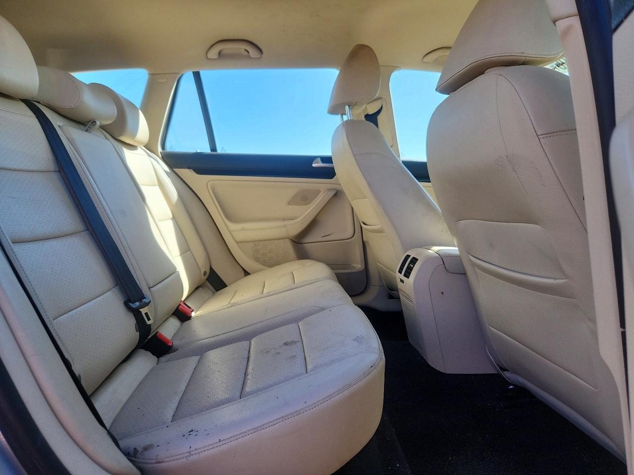 2011 VOLKSWAGEN JETTA