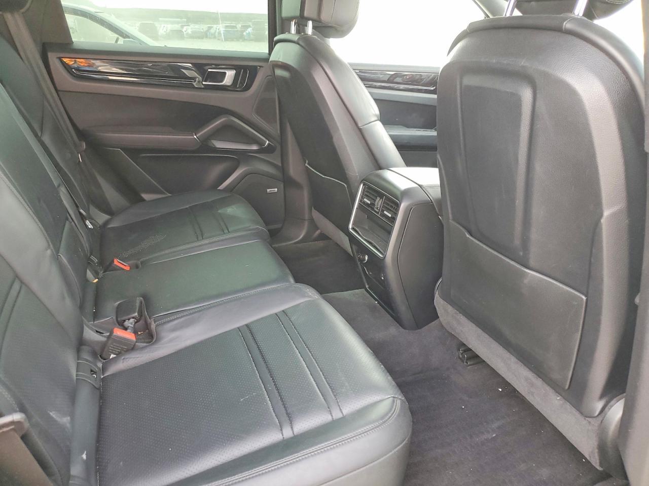 2019 PORSCHE CAYENNE