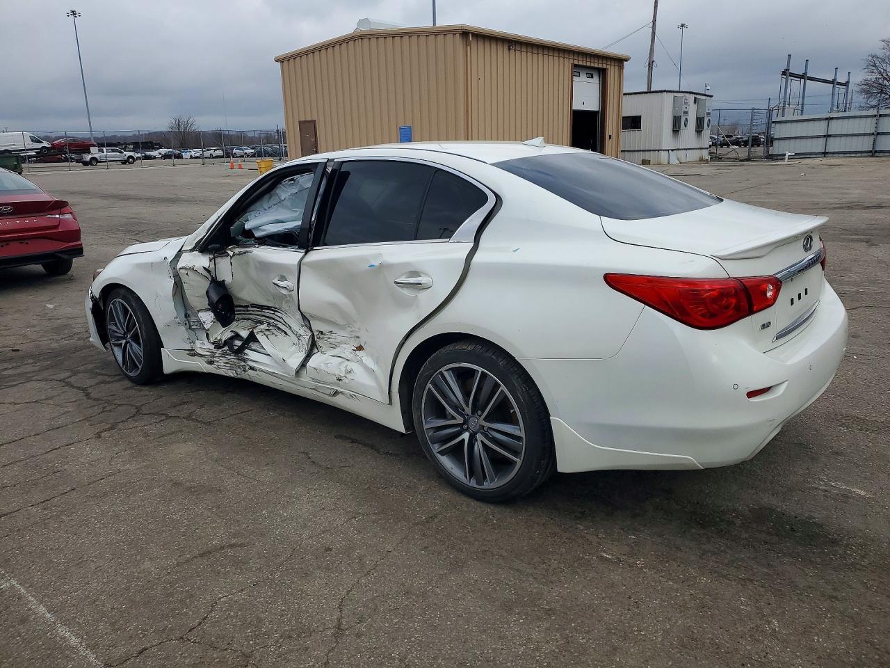 2016 INFINITI Q50