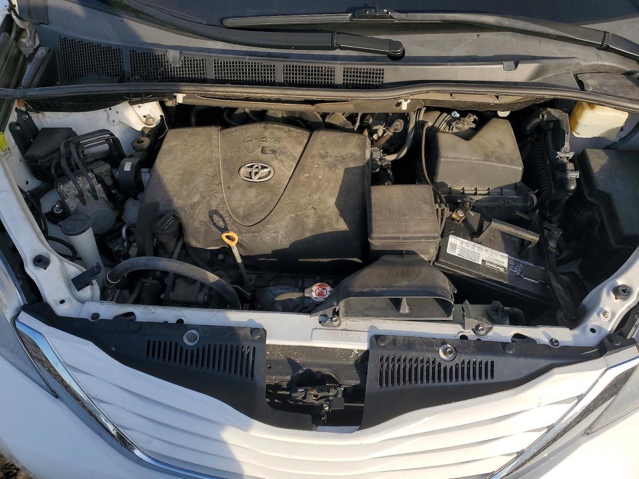 2017 TOYOTA SIENNA
