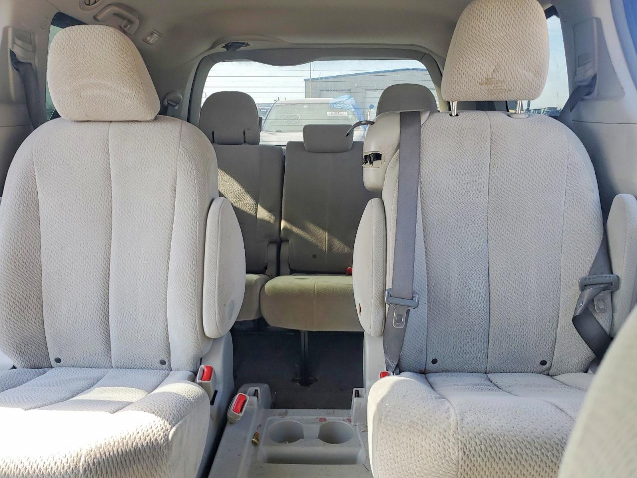 2011 TOYOTA SIENNA