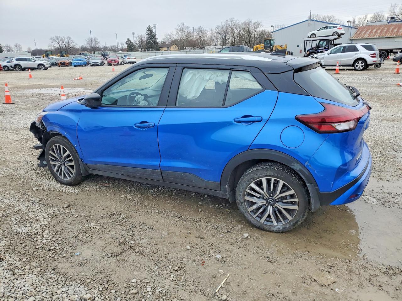 2024 NISSAN KICKS