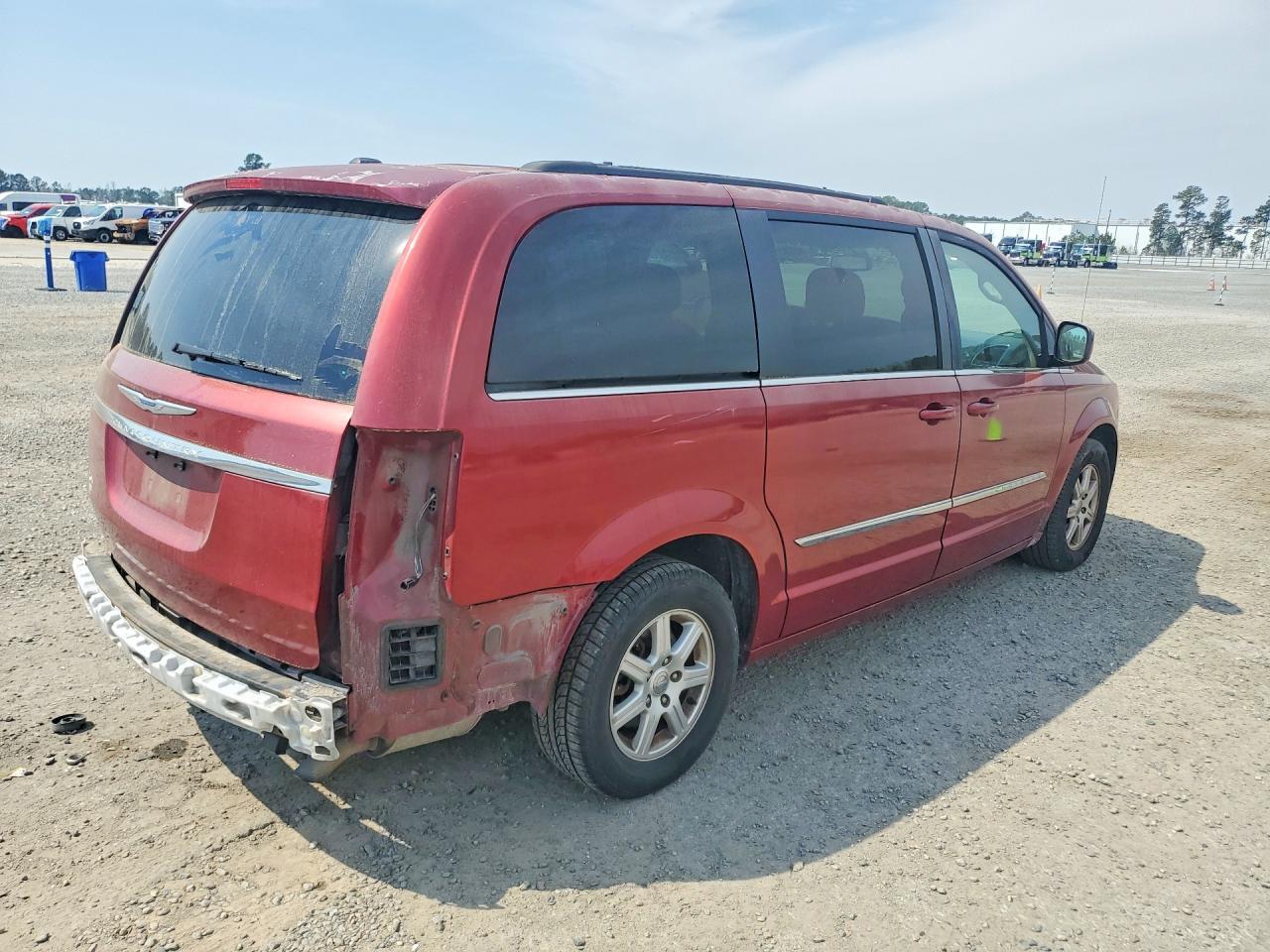 2012 CHRYSLER Town & Country