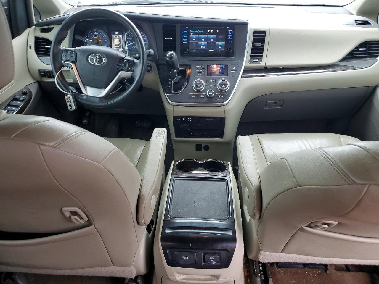 2017 TOYOTA SIENNA