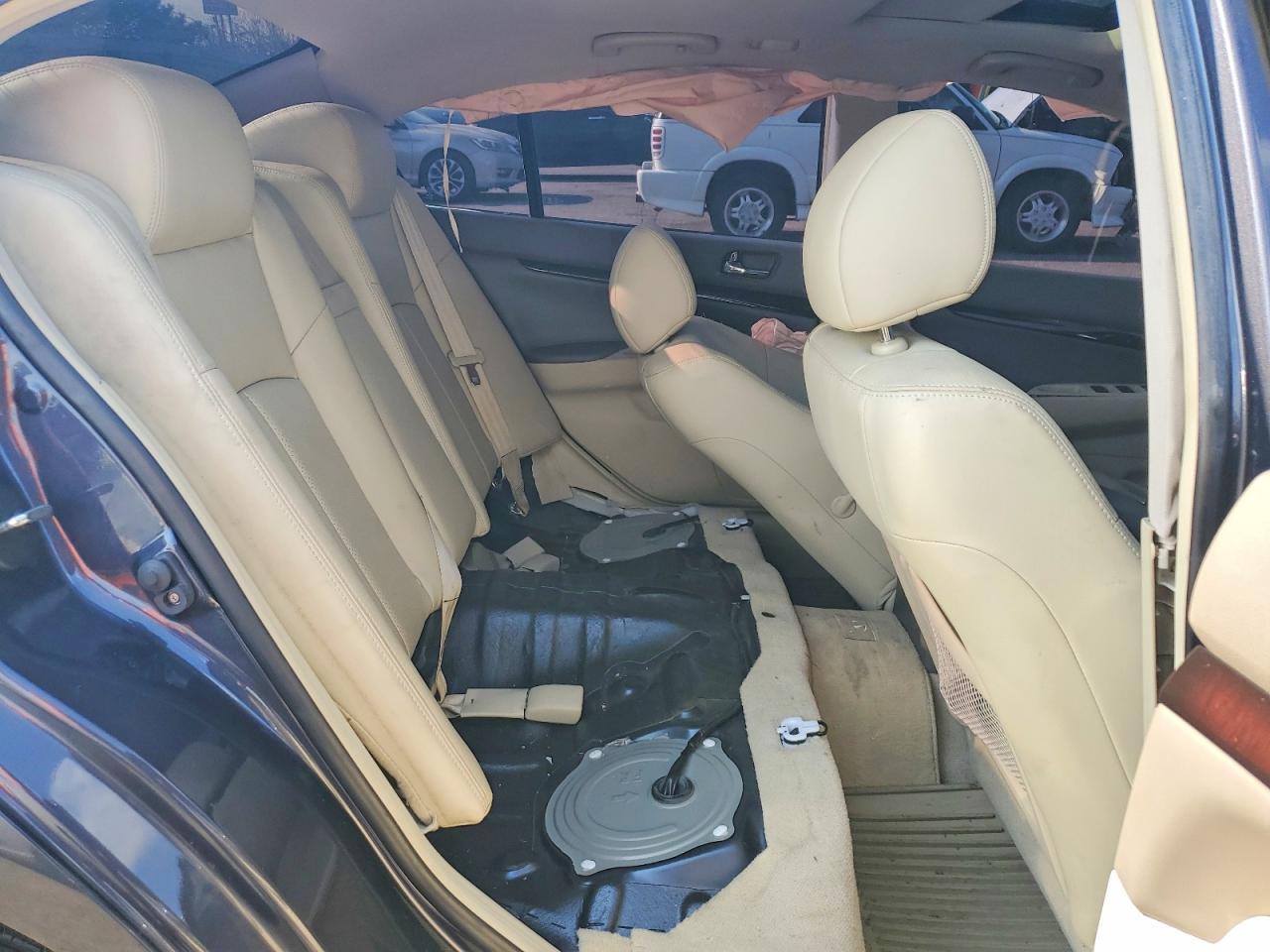 2011 INFINITI G37