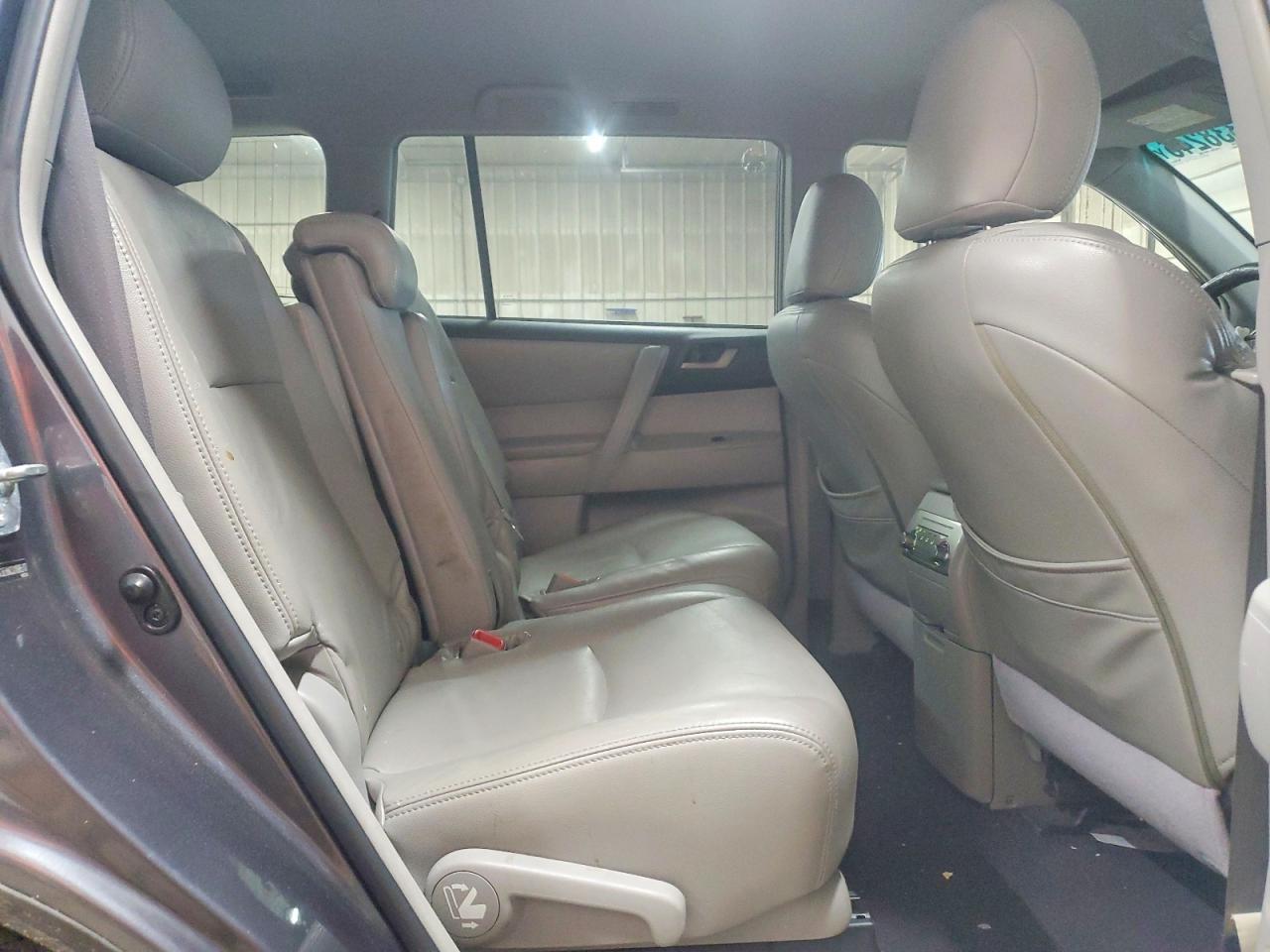 2012 TOYOTA HIGHLANDER