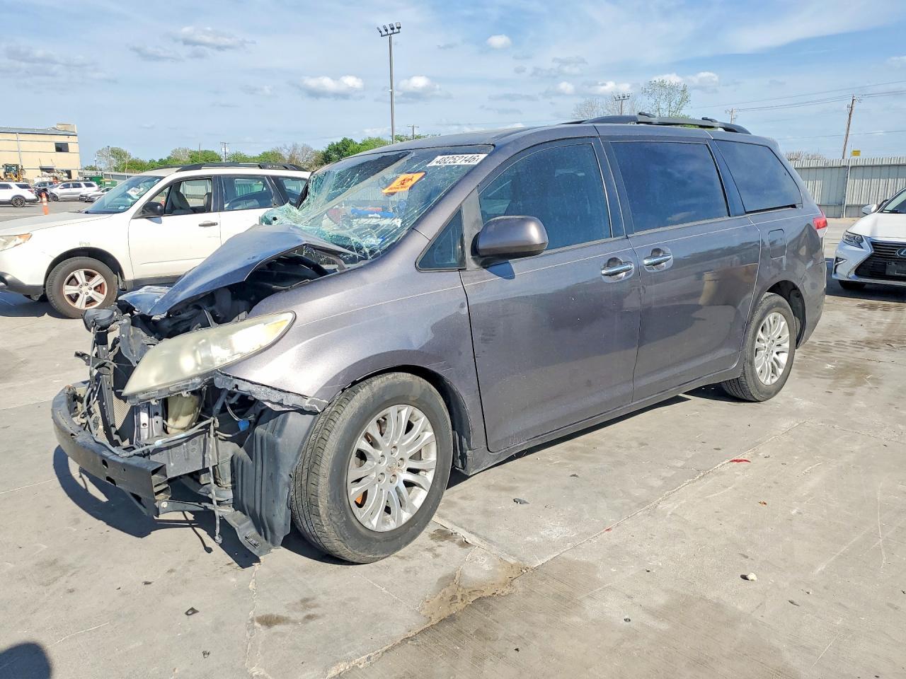2014 TOYOTA SIENNA