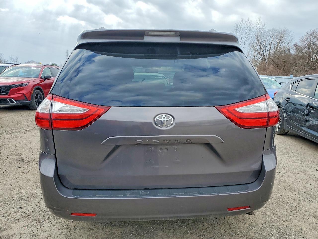 2015 TOYOTA SIENNA