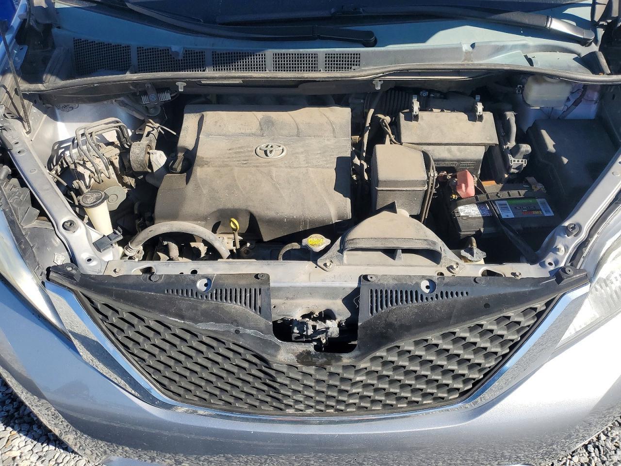 2013 TOYOTA SIENNA