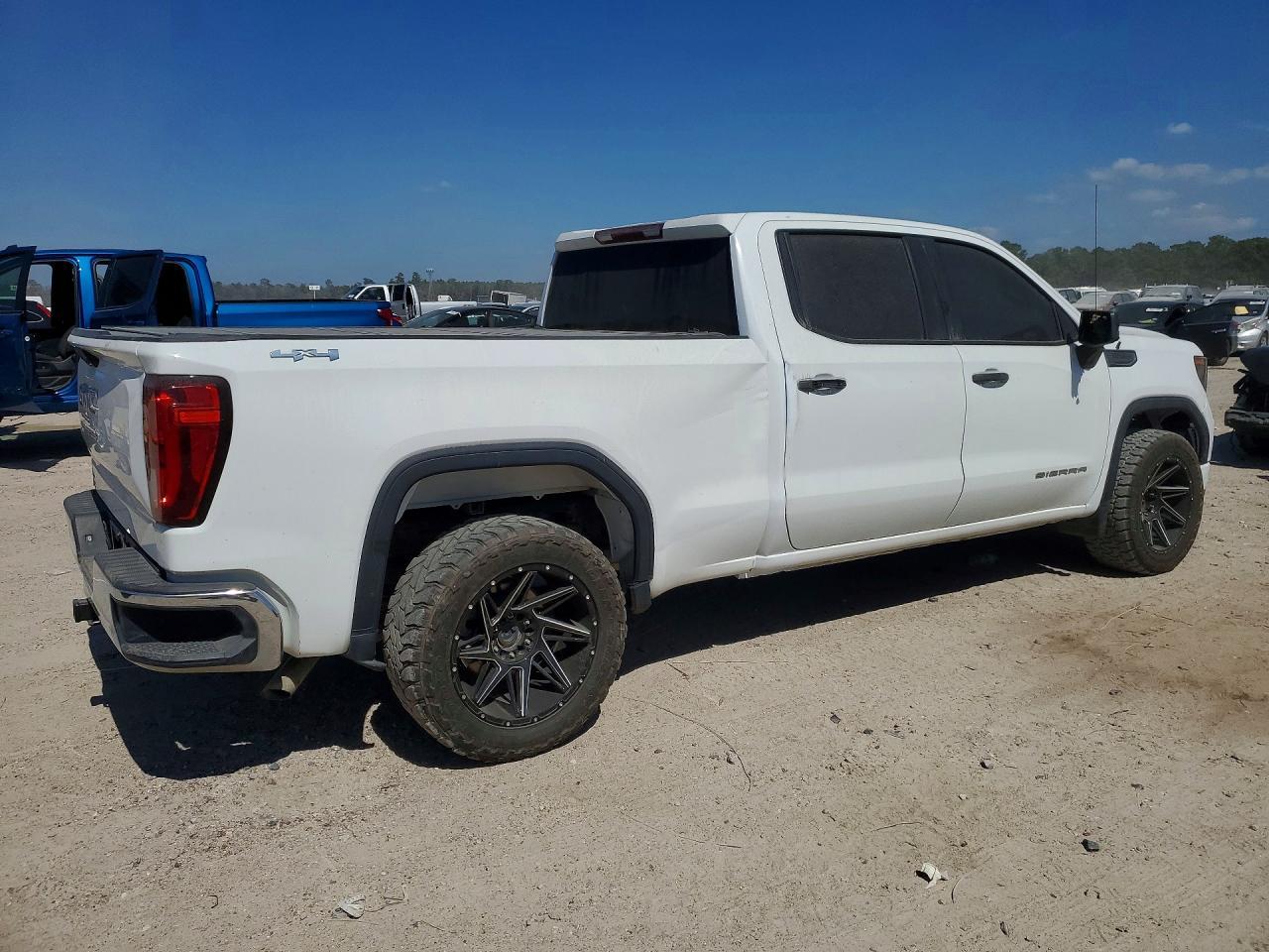 2023 GMC Sierra
