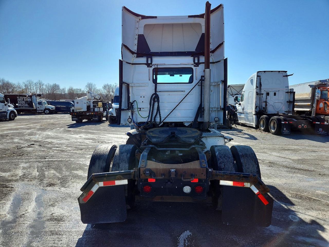 2017 VOLVO VNL