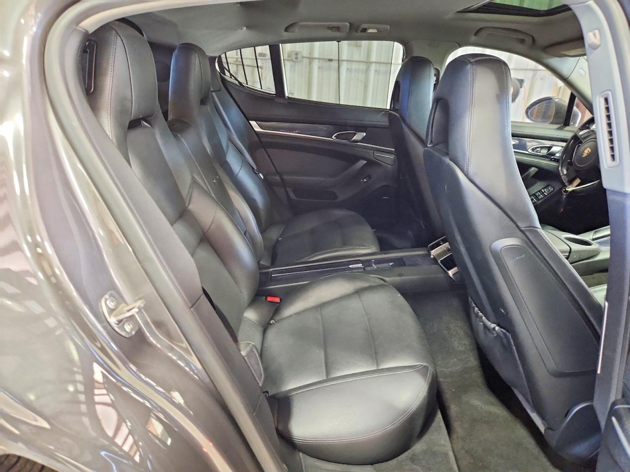 2013 PORSCHE Panamera