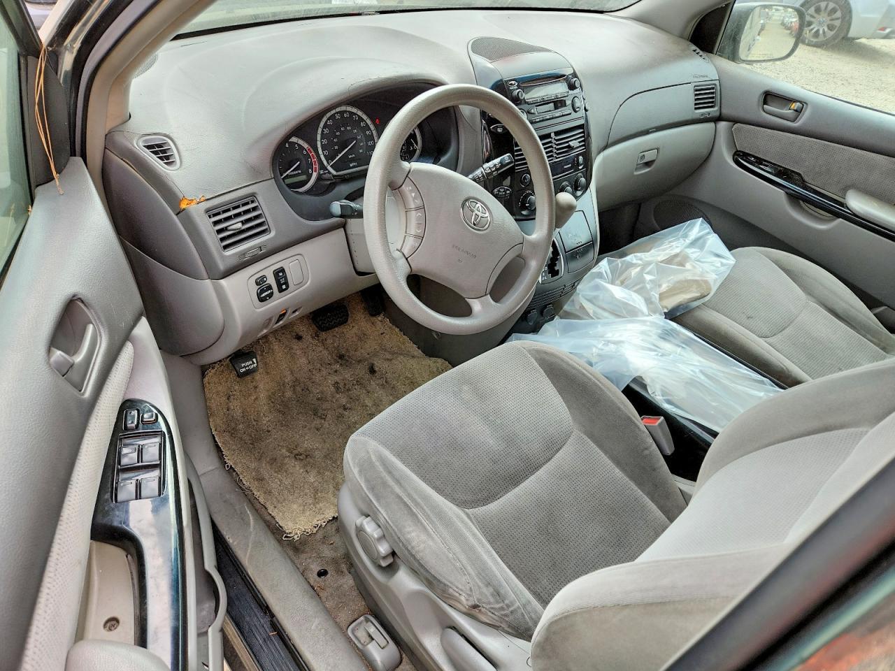 2004 TOYOTA SIENNA