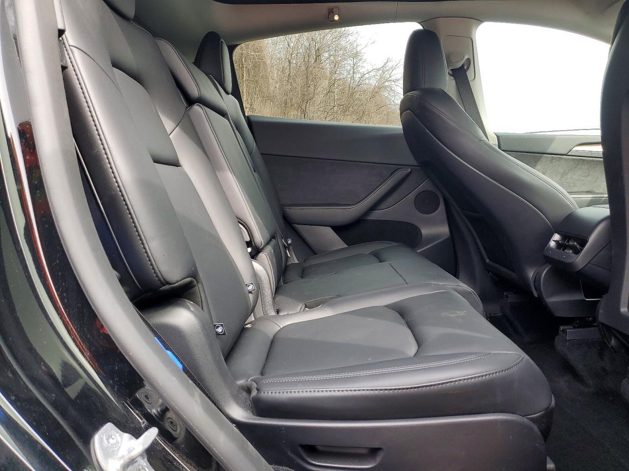 2025 TESLA MODEL Y