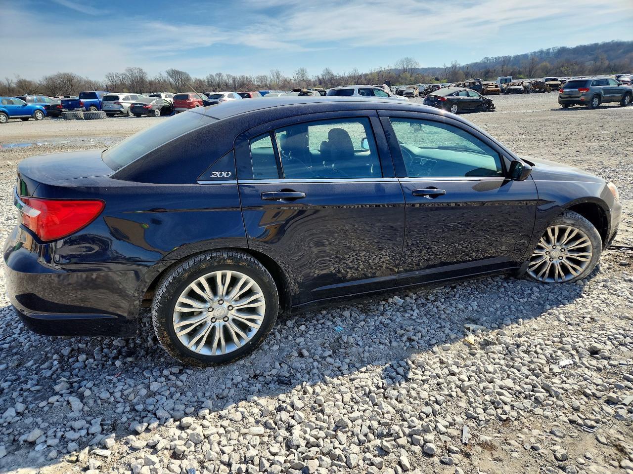 2012 CHRYSLER 200