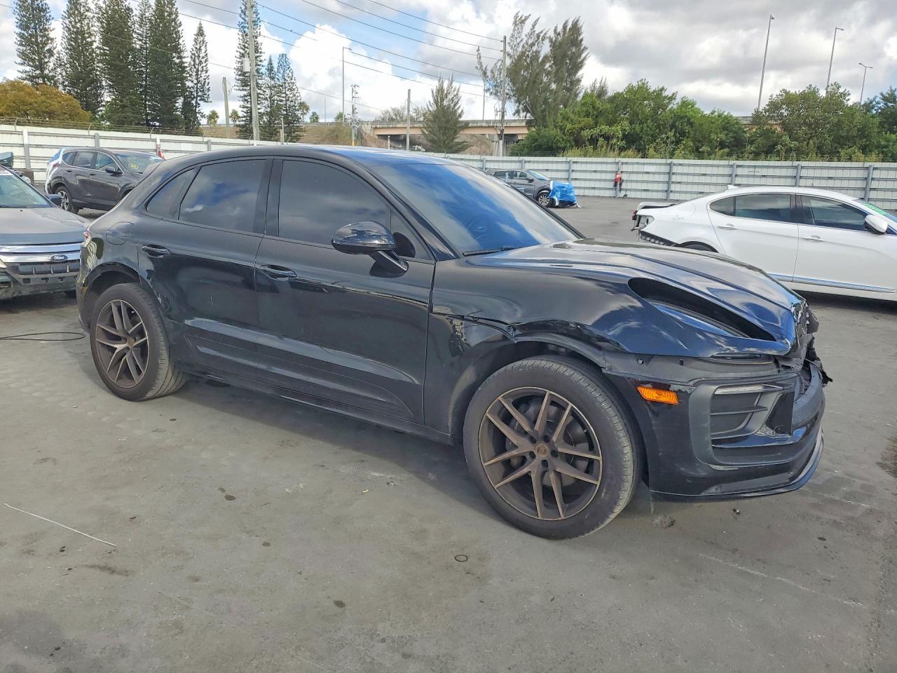 2023 PORSCHE Macan