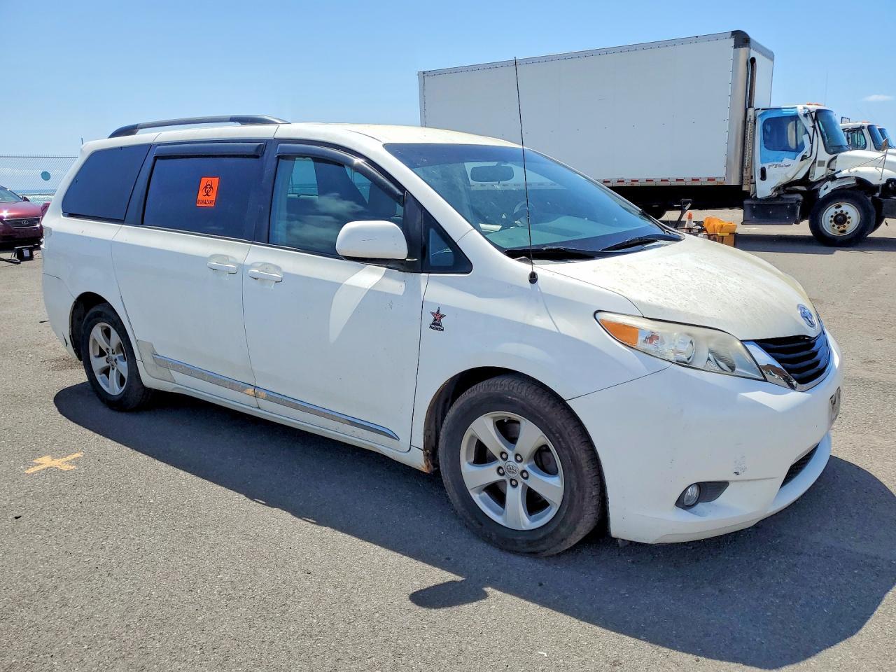 2014 TOYOTA SIENNA