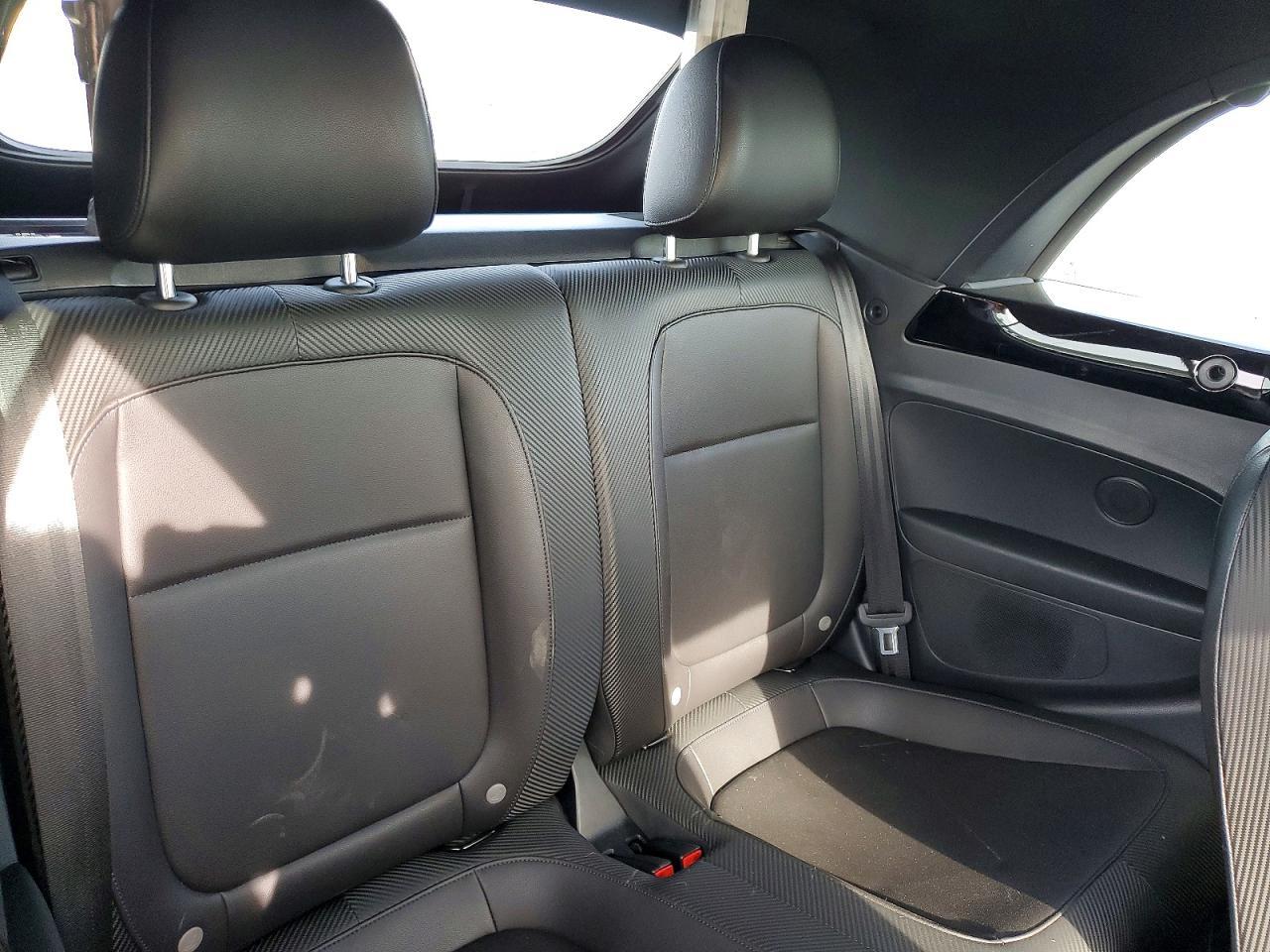 2018 VOLKSWAGEN Beetle