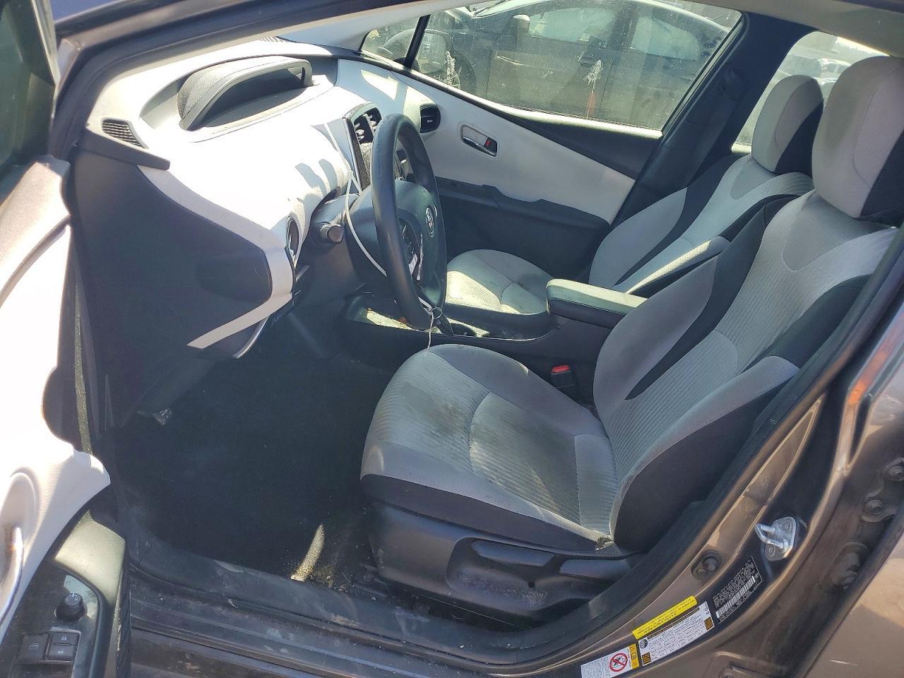 2016 TOYOTA PRIUS