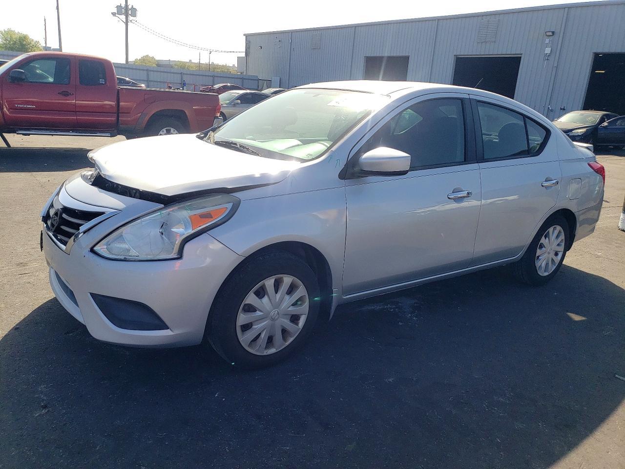 2015 NISSAN VERSA