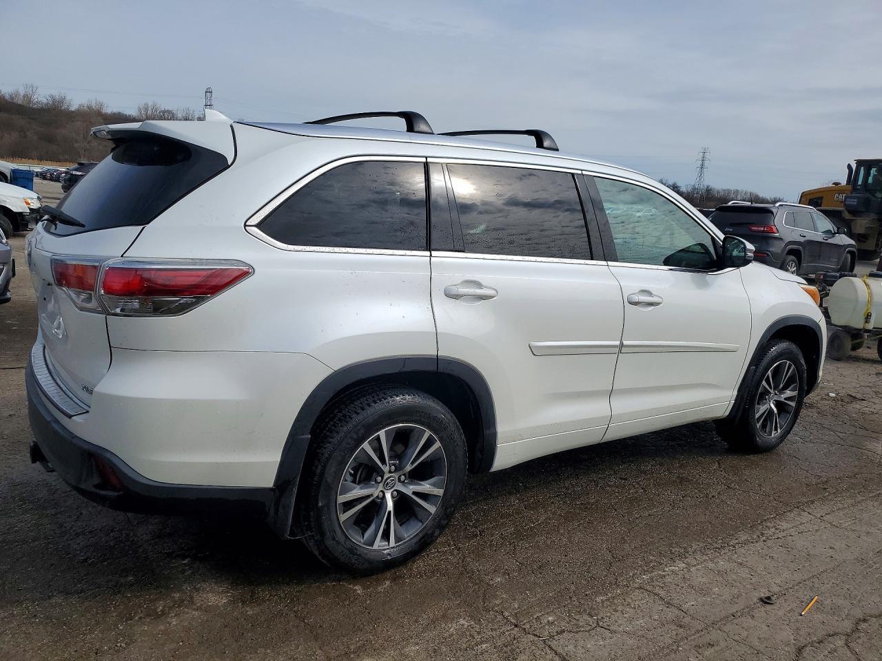 2016 TOYOTA HIGHLANDER